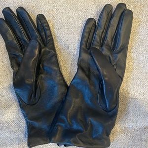 Never worn leather gloves